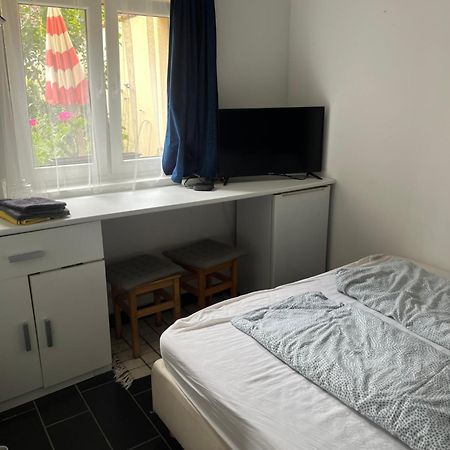 Kerti Franciaagyas Apartman 瓦茨 外观 照片