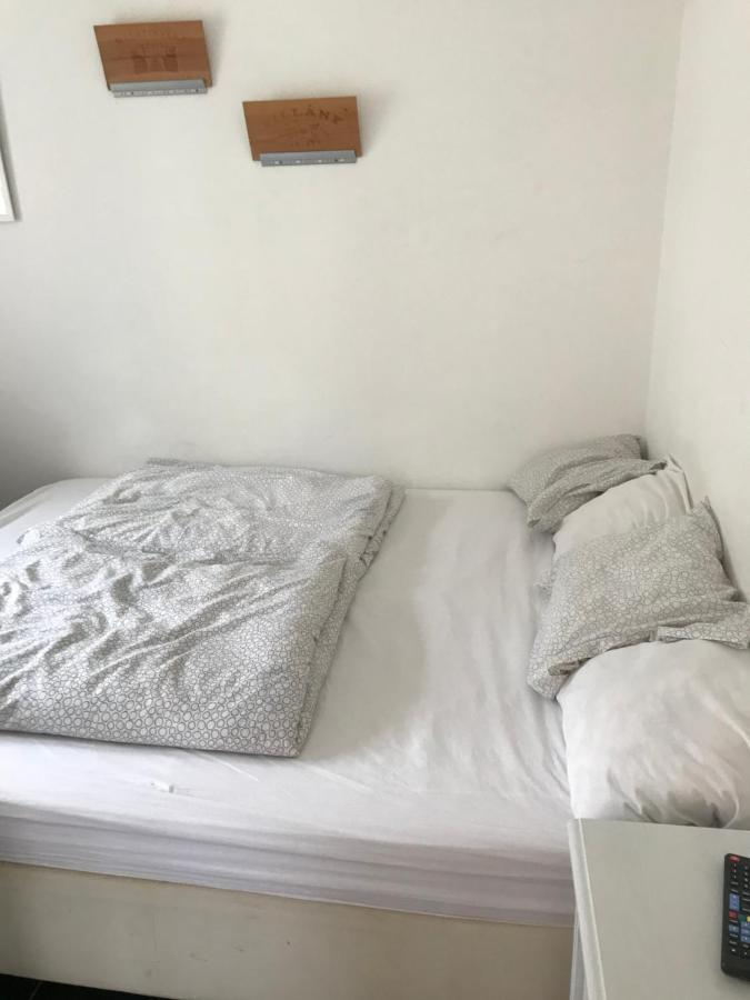 Kerti Franciaagyas Apartman 瓦茨 外观 照片