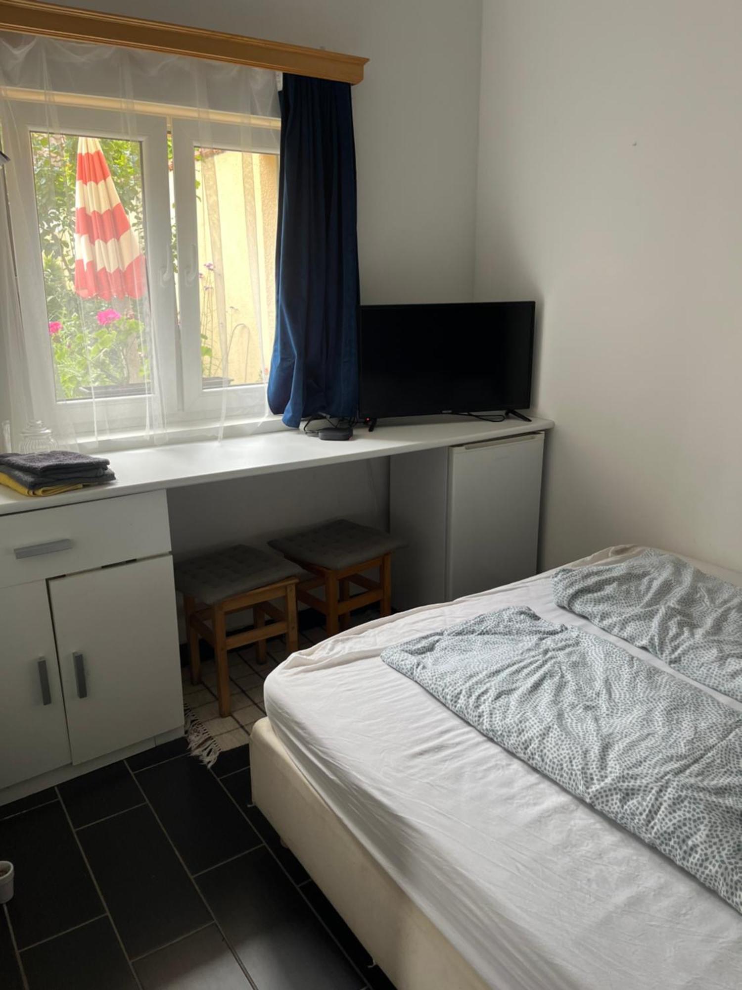 Kerti Franciaagyas Apartman 瓦茨 外观 照片